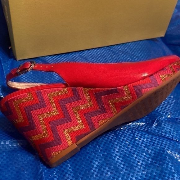 👠 Red Sexy Wedges take me dancing w/gold,red & purple chevron heels Sz 9… - Picture 6 of 10